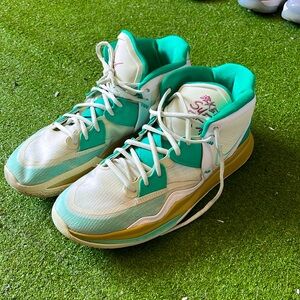 Kyrie 4s